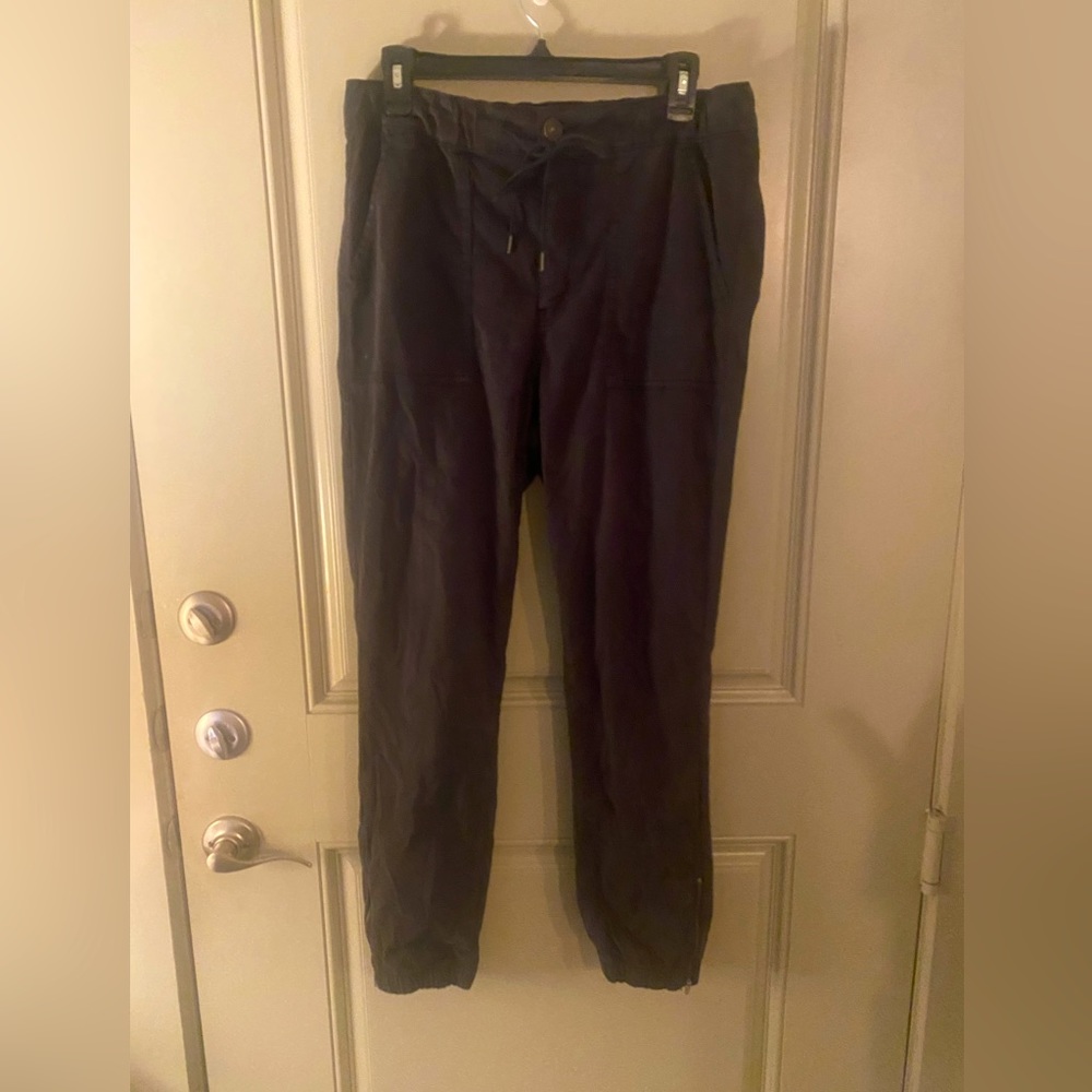 American Eagle Black cargo joggers